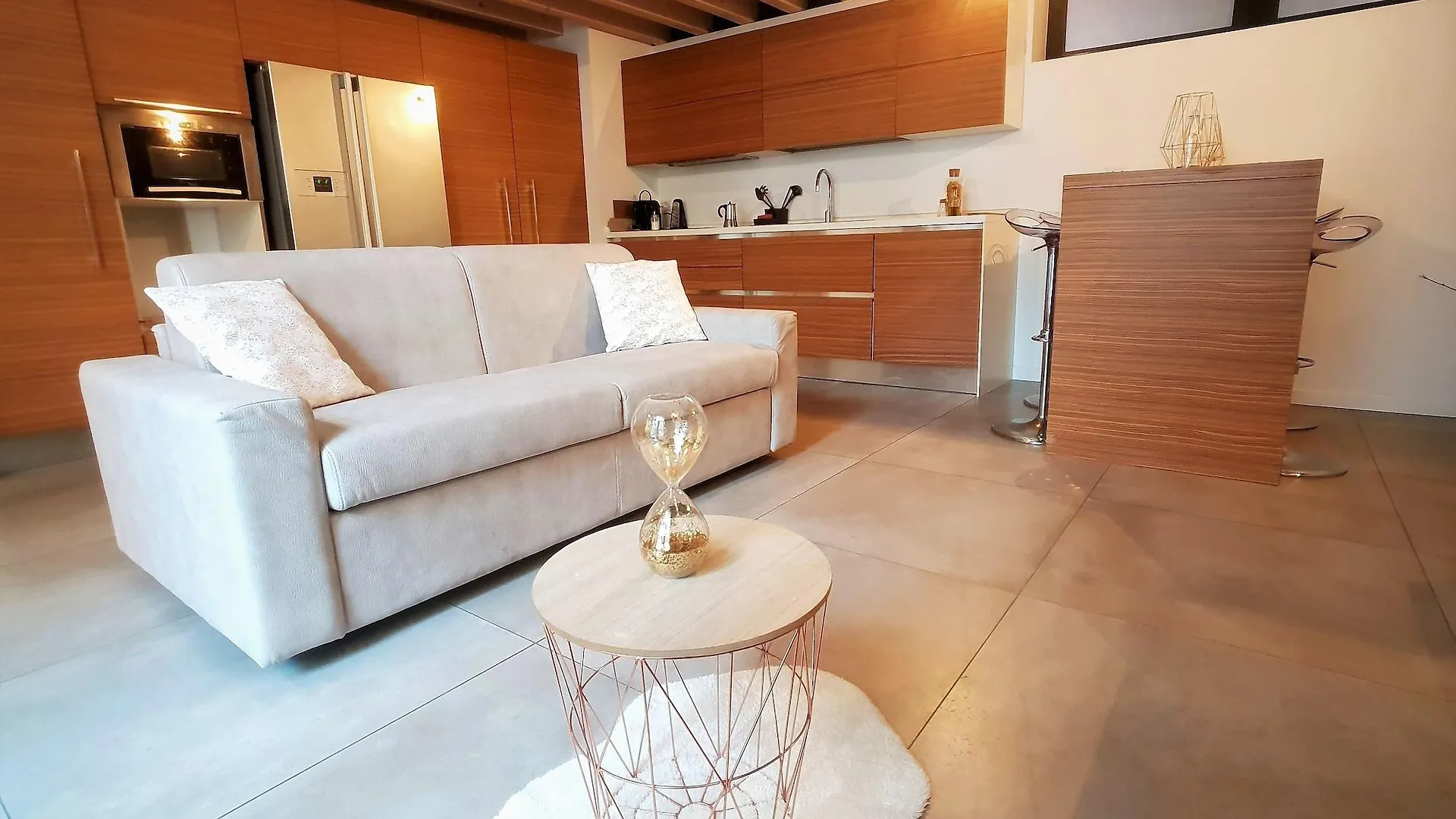 Design Central Apartment Bergamo Italy