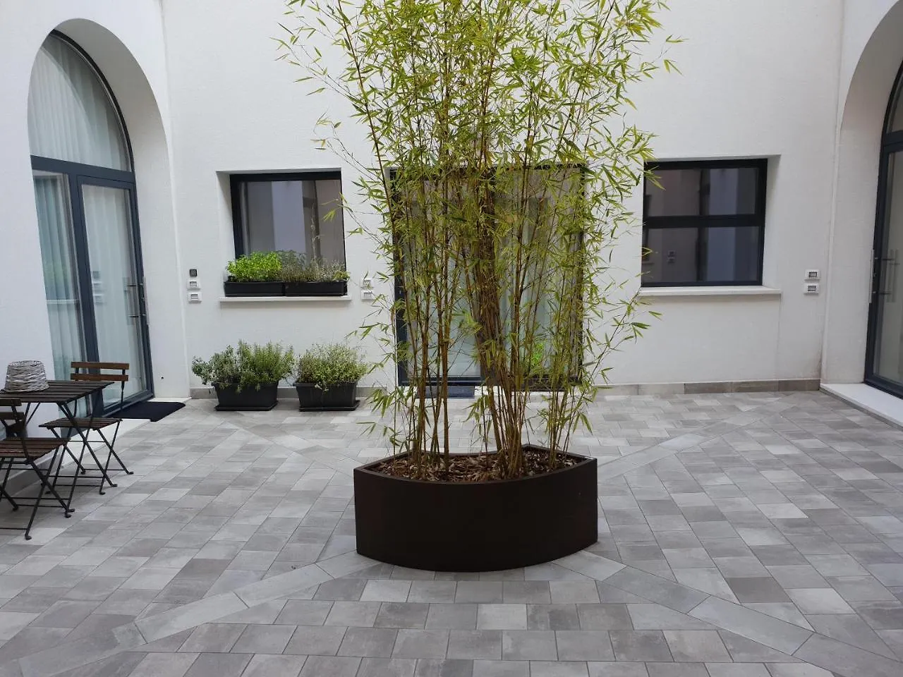 Design Central Apartment Bergamo 0*,  Italy